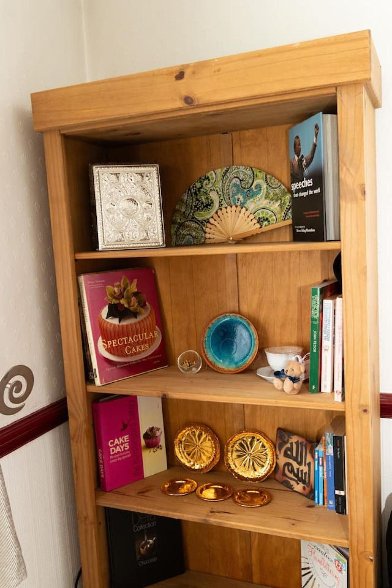 3 Bed Home Sleeps 8 People Located 1 Min From Train Stop - Otley Terrace Oldham Bagian luar foto